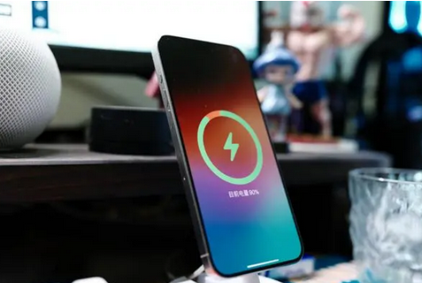 麻涌镇苹果15换屏服务分享用什么充电器给iPhone15充电更好 